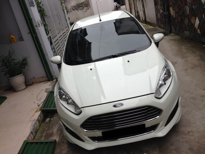 Ford Fiesta EcoBoost Sport 1.0at 2015 hatchback màu trắng