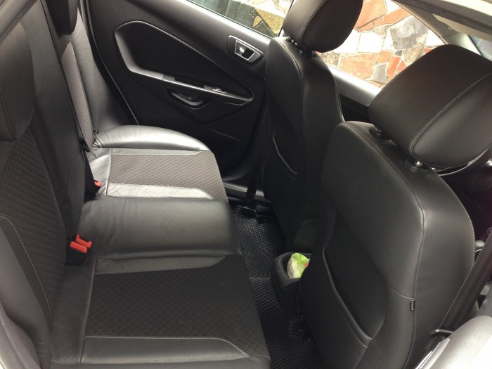 Ford Fiesta EcoBoost Sport 1.0at 2015 hatchback màu trắng