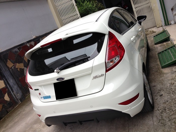 Ford Fiesta EcoBoost Sport 1.0at 2015 hatchback màu trắng