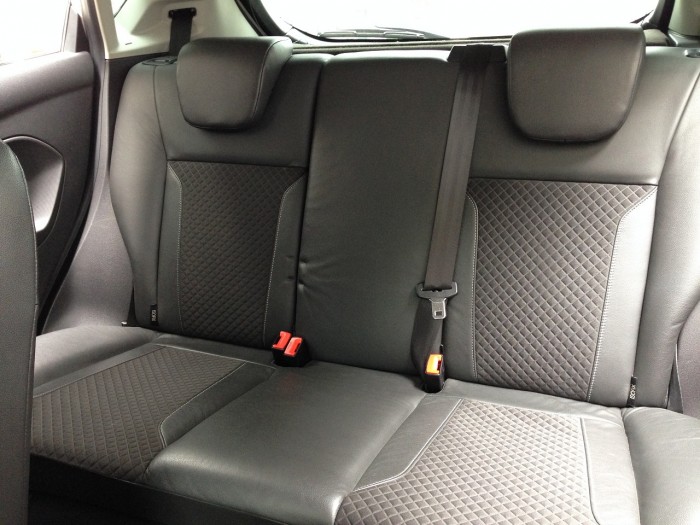 Ford Fiesta EcoBoost Sport 1.0at 2015 hatchback màu trắng