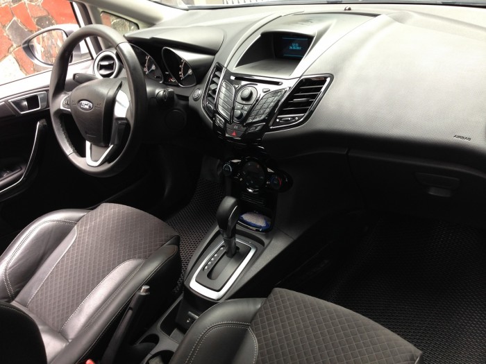 Ford Fiesta EcoBoost Sport 1.0at 2015 hatchback màu trắng