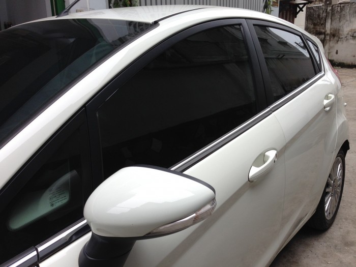 Ford Fiesta EcoBoost Sport 1.0at 2015 hatchback màu trắng