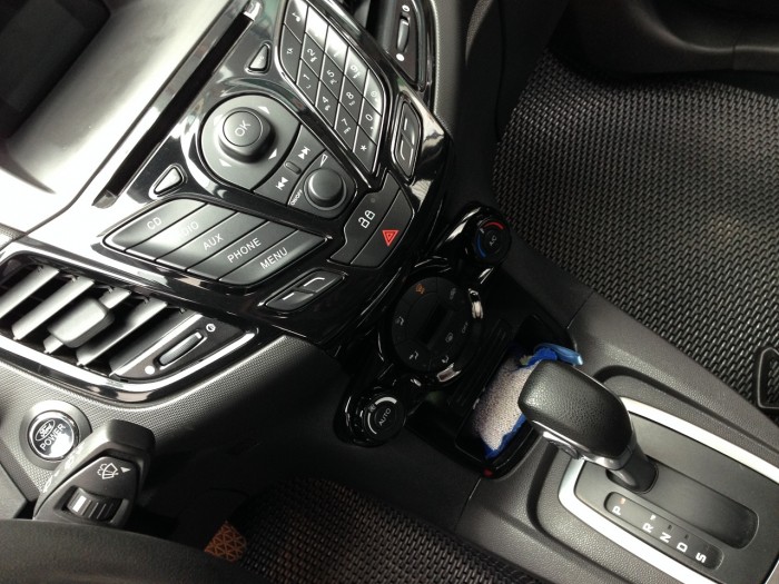 Ford Fiesta EcoBoost Sport 1.0at 2015 hatchback màu trắng
