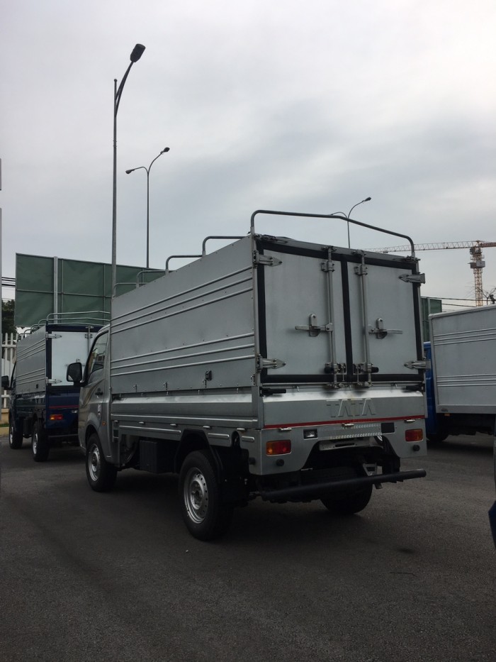 Xe tata 1t thùng mui bạt