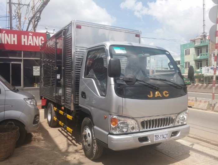 Cần bán Xe Tải Jac 2T4 thùng dài 3m7