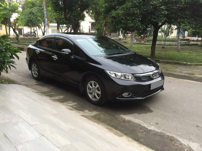 Bán chiếc Honda Civic 2014 màu đen tự động phiên bản 1.8