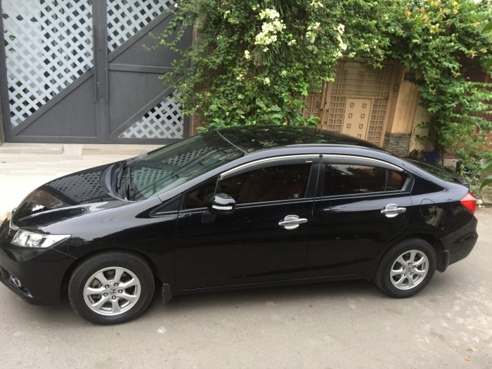 Bán chiếc Honda Civic 2014 màu đen tự động phiên bản 1.8