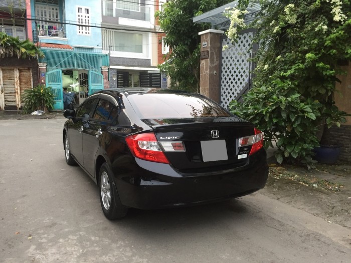 Bán chiếc Honda Civic 2014 màu đen tự động phiên bản 1.8