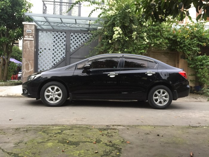 Bán chiếc Honda Civic 2014 màu đen tự động phiên bản 1.8