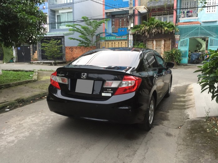 Bán chiếc Honda Civic 2014 màu đen tự động phiên bản 1.8