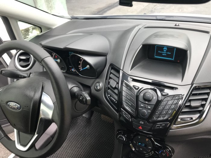 Bán xe Ford Fiesta EcoSport 1.0at 2015 hatchback màu trắng