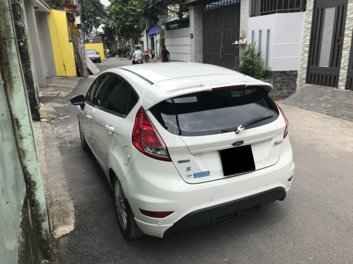 Bán xe Fiesta EcoBoost Sport 2015 at màu trắng phiên bản 1.0