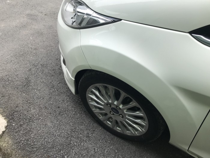 Bán xe Fiesta EcoBoost Sport 2015 at màu trắng phiên bản 1.0