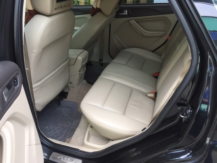 Ford Focus 2012 phiên bản 2.0 tự động màu đen long lanh
