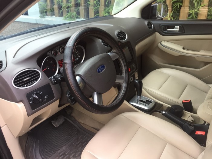 Ford Focus 2012 phiên bản 2.0 tự động màu đen long lanh