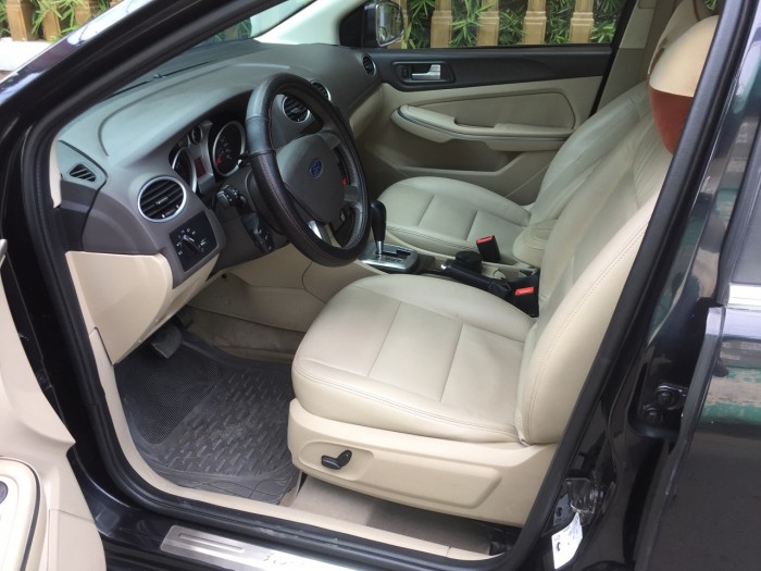 Ford Focus 2012 phiên bản 2.0 tự động màu đen long lanh