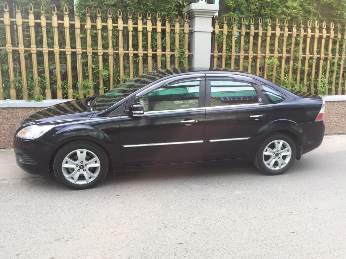 Ford Focus 2012 phiên bản 2.0 tự động màu đen long lanh