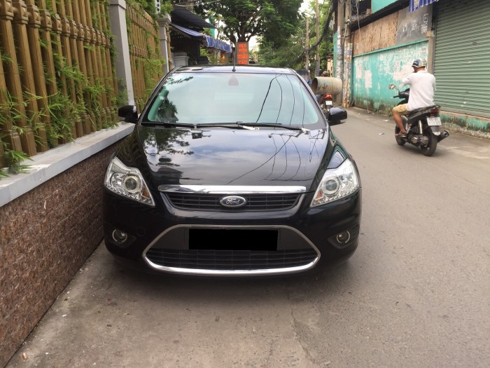 Ford Focus 2012 phiên bản 2.0 tự động màu đen long lanh