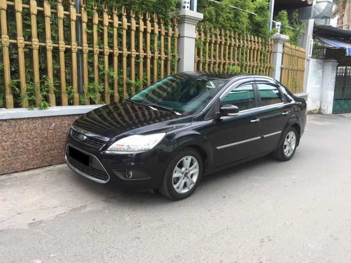 Ford Focus 2012 phiên bản 2.0 tự động màu đen long lanh
