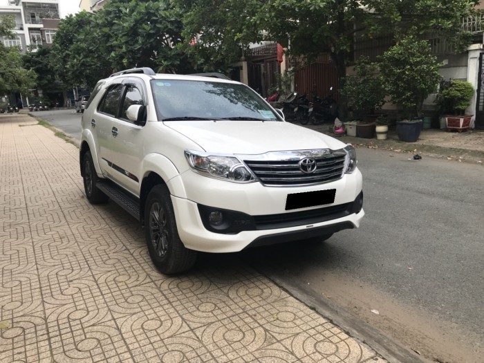 Bán Toyota Fortuner Sportivo 2015 tự động màu trắng