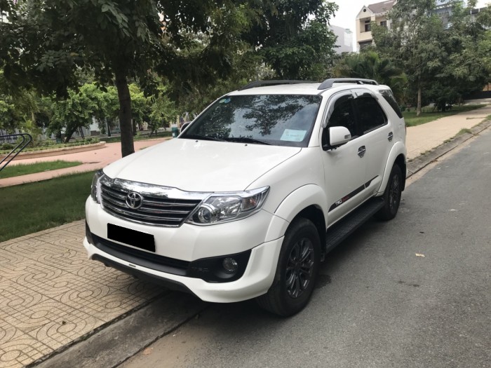 Bán Toyota Fortuner Sportivo 2015 tự động màu trắng