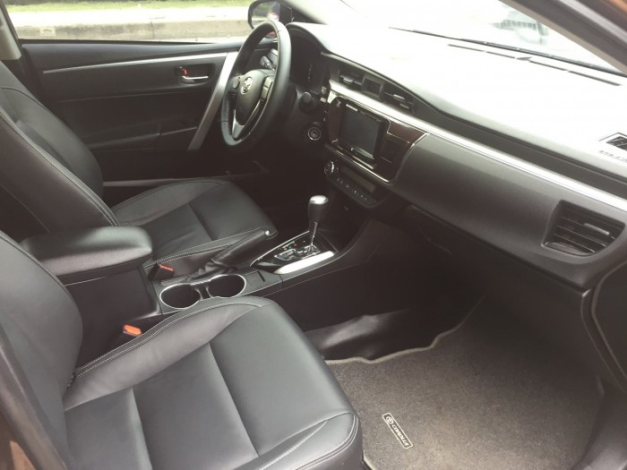 Bán xe Toyota Altis 2015 phiên bản 1.8at màu nâu