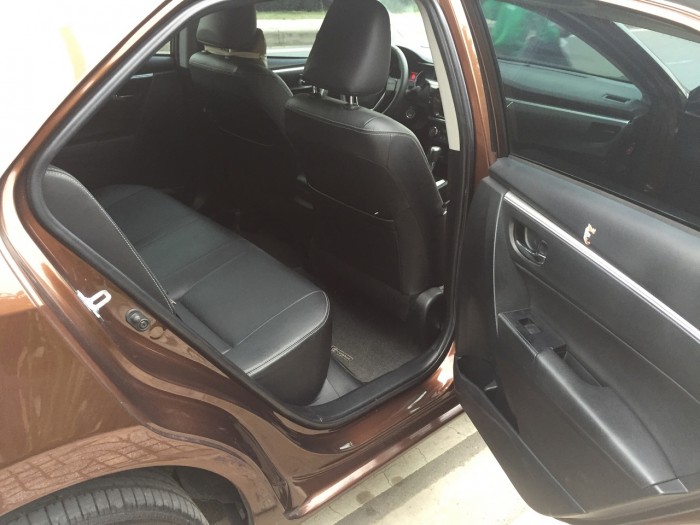 Bán xe Toyota Altis 2015 phiên bản 1.8at màu nâu