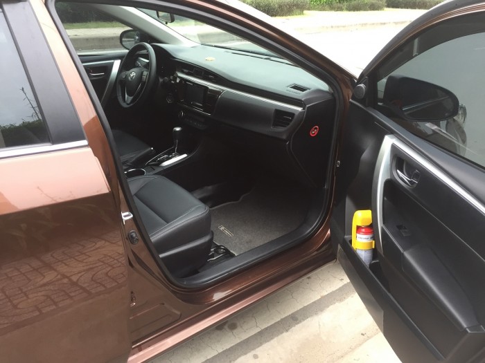 Bán xe Toyota Altis 2015 phiên bản 1.8at màu nâu