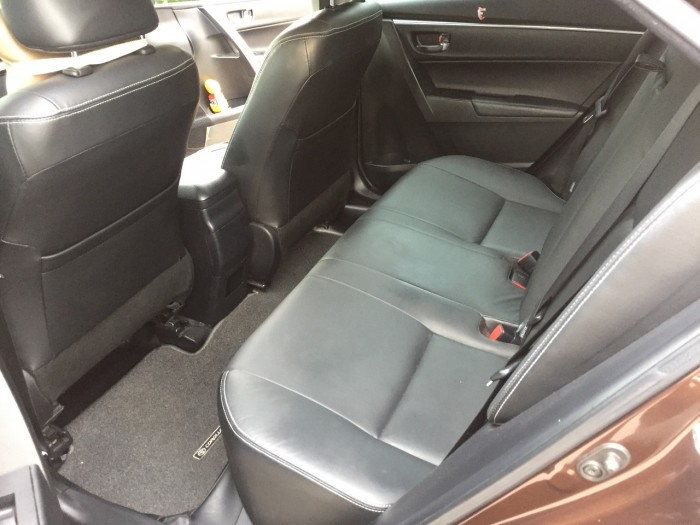 Bán xe Toyota Altis 2015 phiên bản 1.8at màu nâu