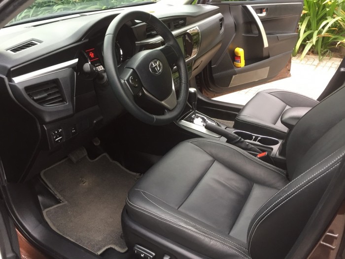 Bán xe Toyota Altis 2015 phiên bản 1.8at màu nâu