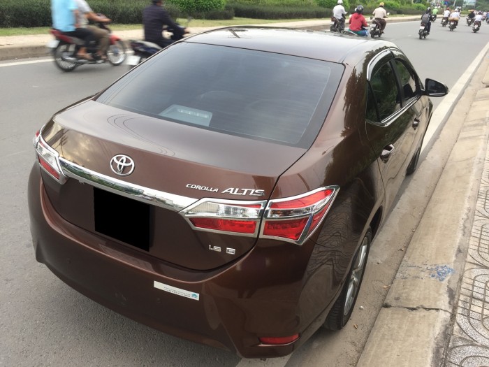 Bán xe Toyota Altis 2015 phiên bản 1.8at màu nâu