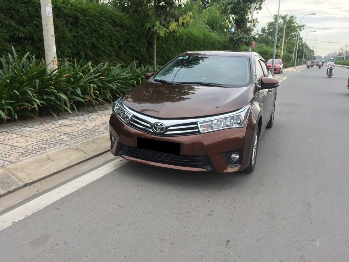 Bán xe Toyota Altis 2015 phiên bản 1.8at màu nâu