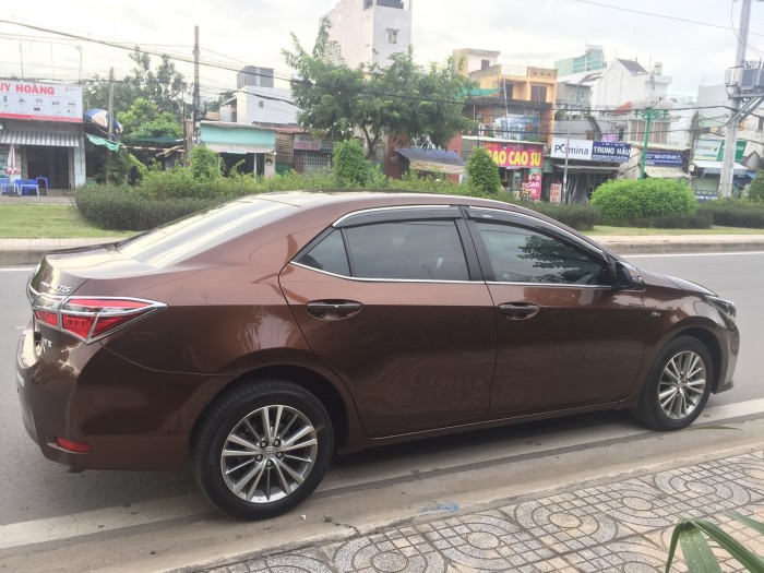 Bán xe Toyota Altis 2015 phiên bản 1.8at màu nâu