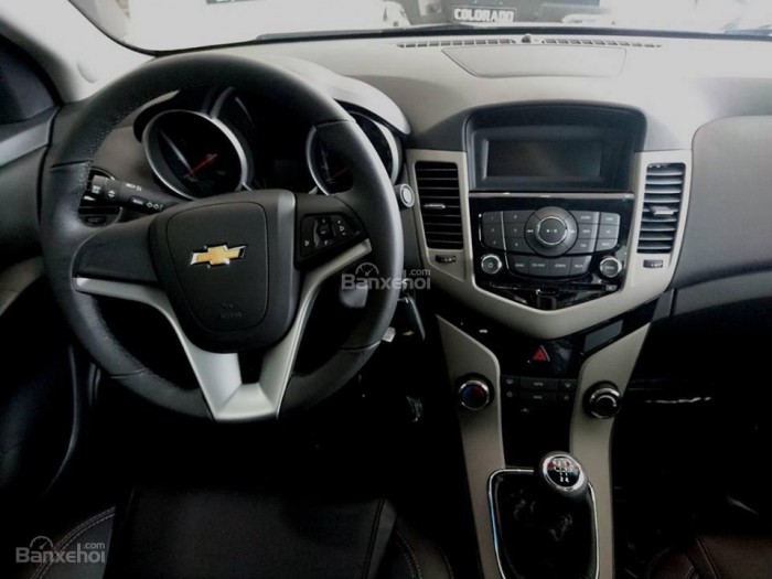 Chevrolet Cruze LTZ 1.8 Trả trước 10% nhận ngay xe.