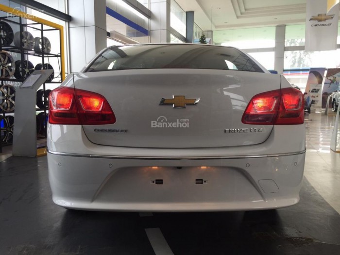 Chevrolet Cruze LTZ 1.8 Trả trước 10% nhận ngay xe.