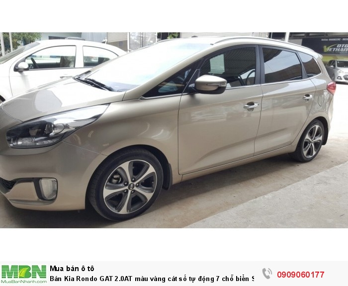 Bán Kia Rondo GAT 2.0AT màu vàng cát số tự động 7 chỗ biển Sài Gòn