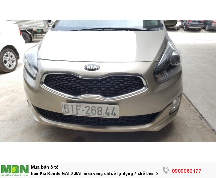 Bán Kia Rondo GAT 2.0AT màu vàng cát số tự động 7 chỗ biển Sài Gòn