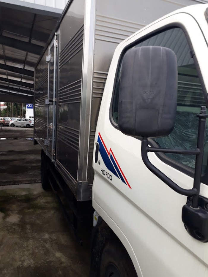 Hyundai HD700 Đồng Vàng thùng kín 6,8 tấn