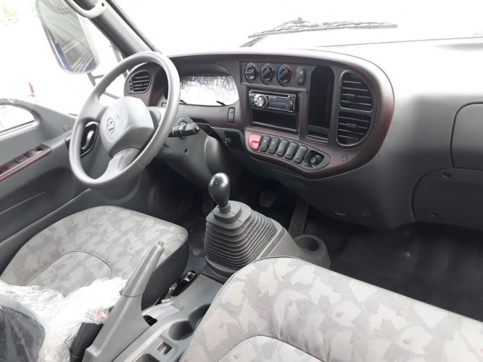 Hyundai HD700 Đồng Vàng thùng kín 6,8 tấn