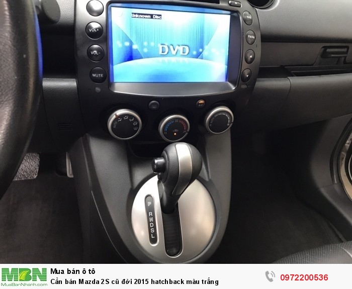 Cần bán Mazda 2S cũ đời 2015 hatchback màu trắng