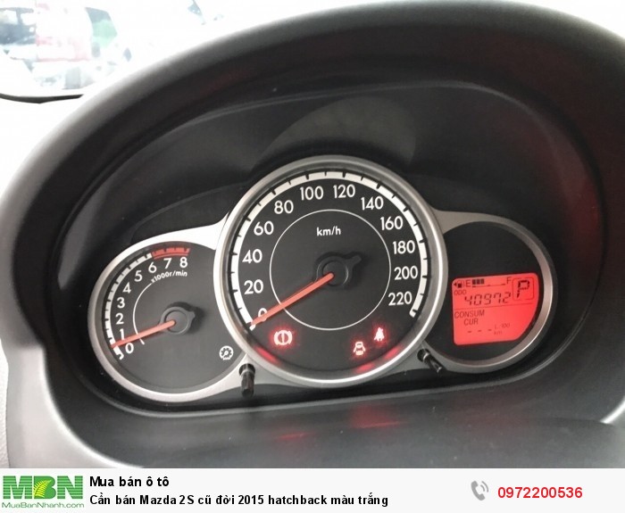 Cần bán Mazda 2S cũ đời 2015 hatchback màu trắng