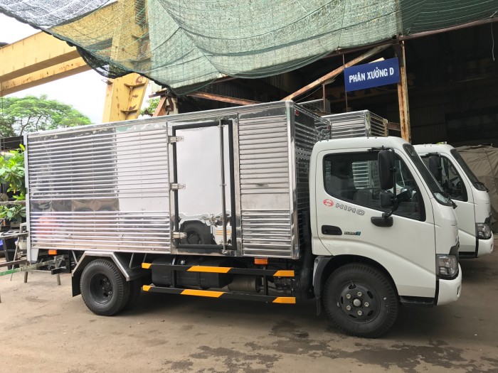 Bán xe Hino XZU650 tải 1t9 thùng kín mới 100%, 2017, có sẵn