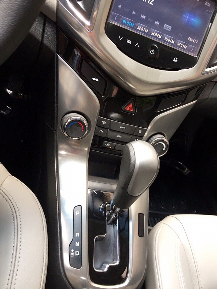 Bán xe Chevrolet Cruze LTZ 10/2016 màu trắng