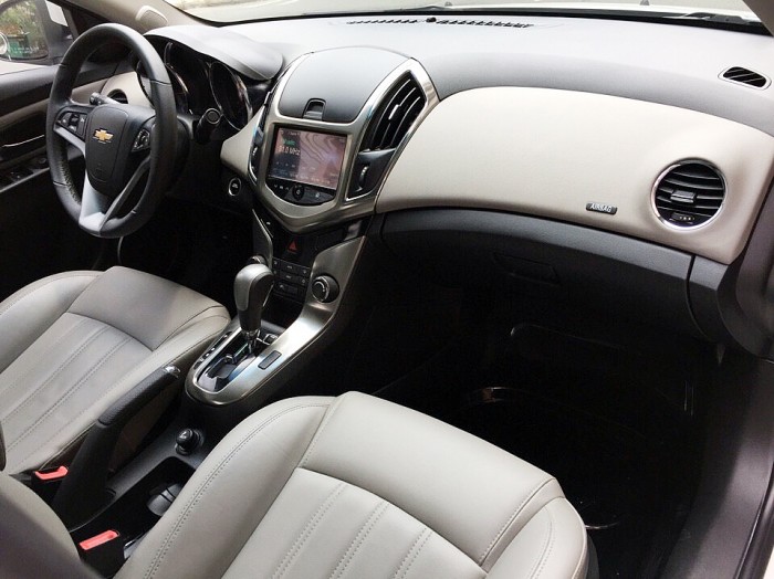 Bán xe Chevrolet Cruze LTZ 10/2016 màu trắng