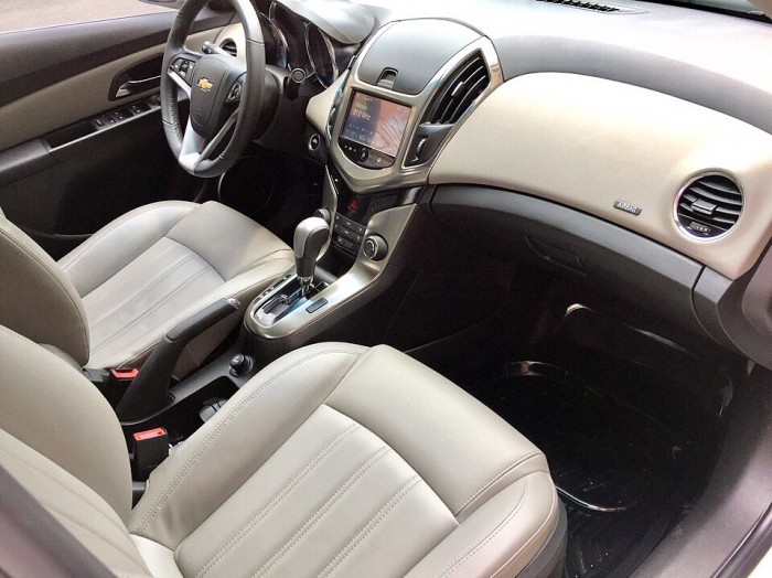 Bán xe Chevrolet Cruze LTZ 10/2016 màu trắng