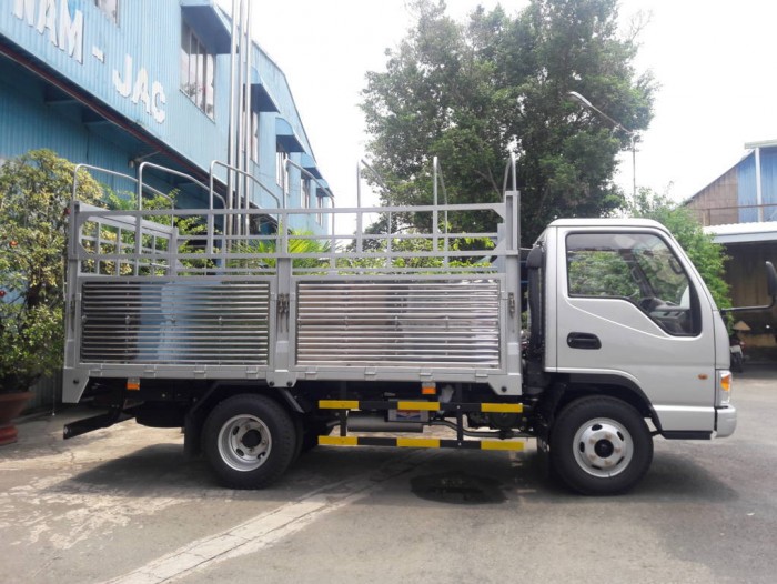Xe tải jac 2,4 tấn, máy cn isuzu, giao xe ngay