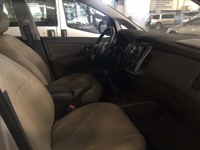 Bán Toyata Innnova sx 11. 2013 màu bạc