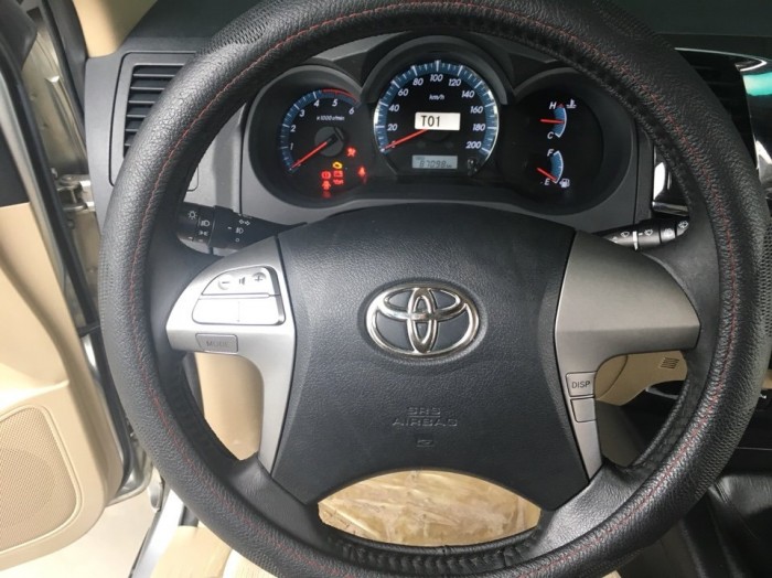 TBán xe Fortuner 2.5MT, số sàn, máy dầu, 2015, biển SG, hỗ trợ góp 75%