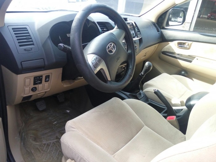 TBán xe Fortuner 2.5MT, số sàn, máy dầu, 2015, biển SG, hỗ trợ góp 75%