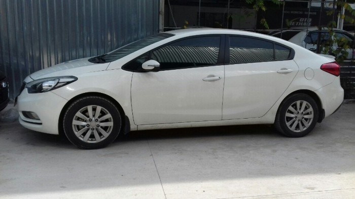 Bán xe Kia K3, 1.6 số sàn, màu trắng, 2015, giá TL, hỗ trợ góp 75%